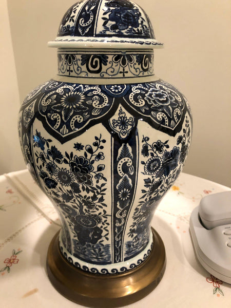 Hand Painted Chinese Porcelain Vase Lamp