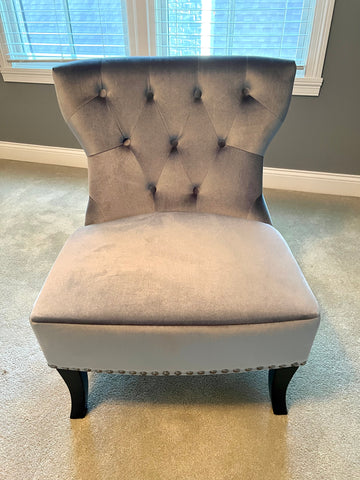 Gray Pheasant Tufted Chair